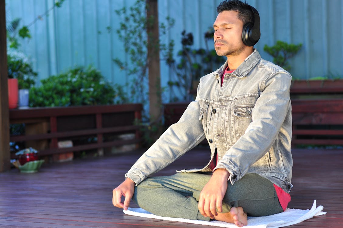 How to Use Binaural Beats for Deeper Meditation